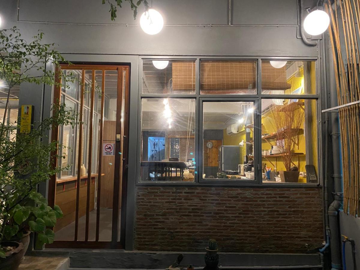 Nesuto Hostel Ramkamhaeng 52 Bangkok Exteriör bild